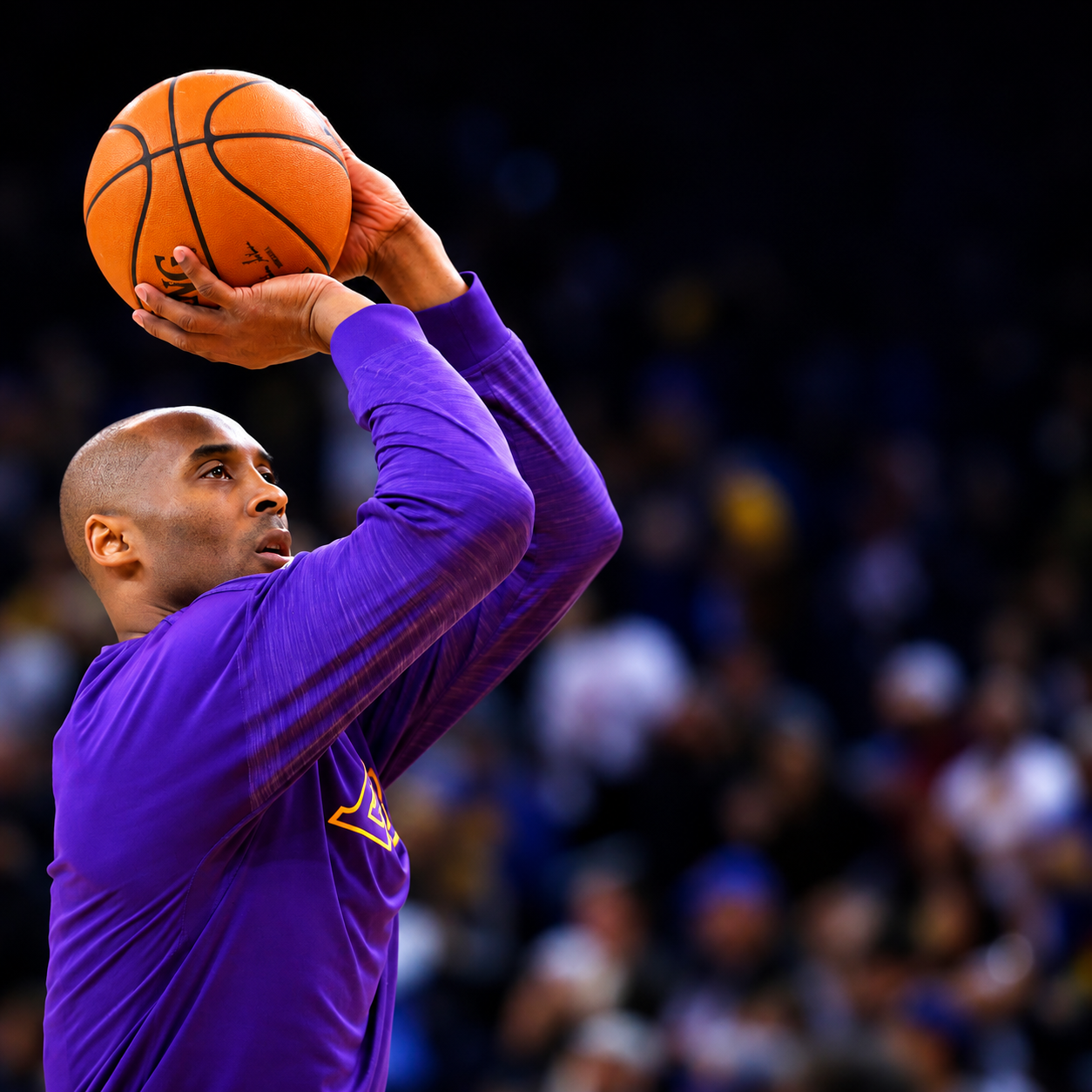 Lo más importante es intentar inspirar a las personas para que puedan ser grandes en lo que quieran hacer. — Kobe Bryant