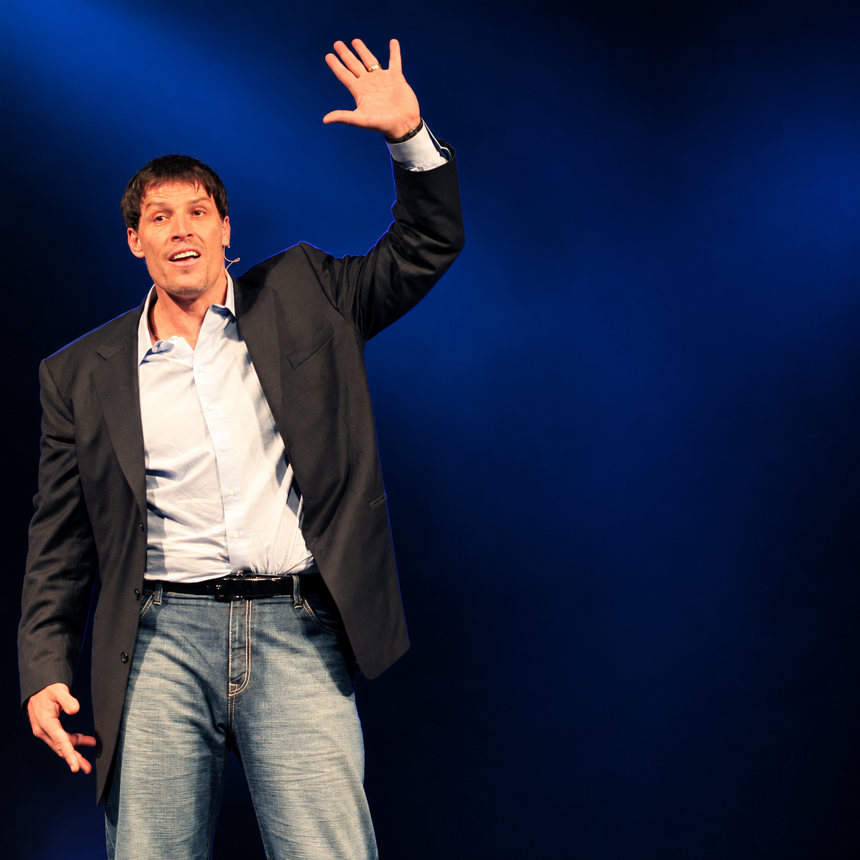 El único viaje imposible es el que nunca empiezas. — Tony Robbins